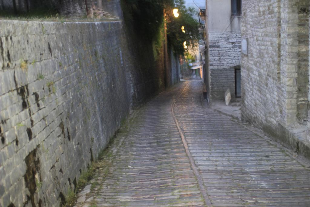 Eva Guesthouse Gjirokastër Екстериор снимка