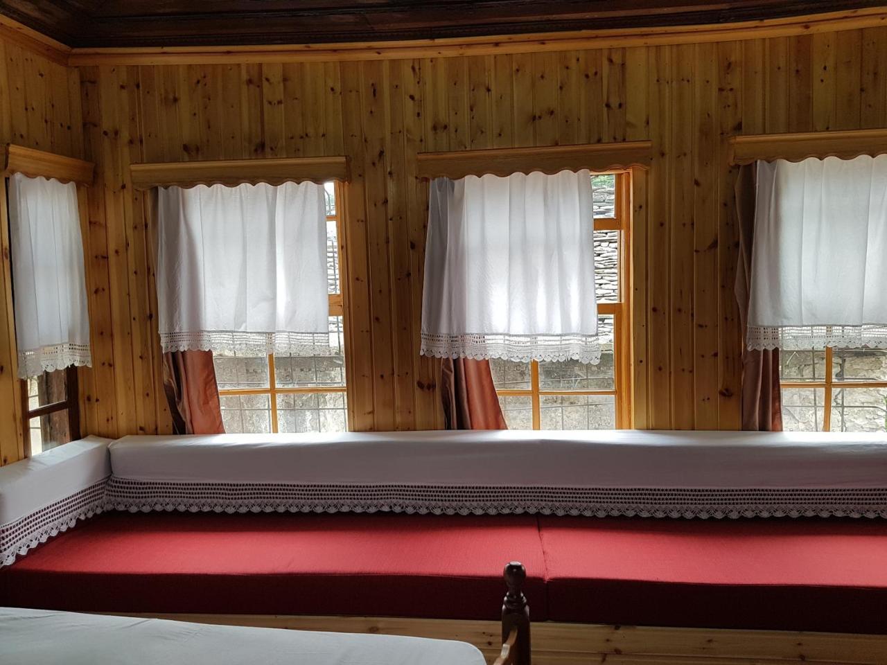 Eva Guesthouse Gjirokastër Екстериор снимка